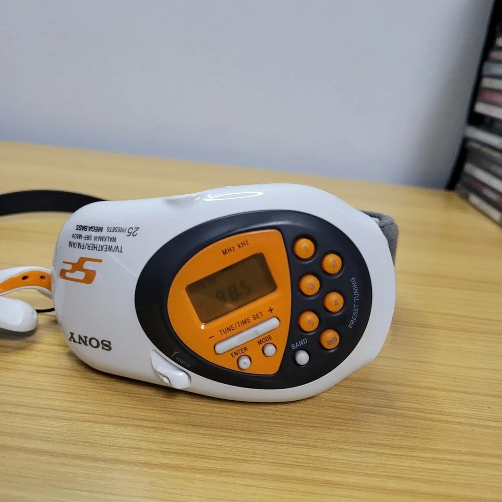 Sony S2 Walkman Sports Digital Radio FM-AM SRF-M80V with MDR-W014 Headphones